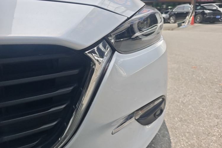 Used Mazda 3 Axela 2017 Sedan 1.5L Automatic Luxury Model Emission Standard China V Left Front Headlight