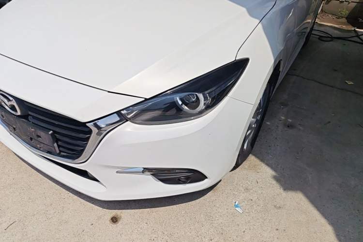 Used Mazda 3 Axela 2017 Sedan 1.5L Automatic Luxury Model Emission Standard China V Left Front Headlight