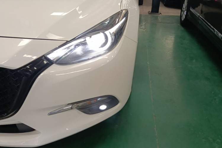 Used Mazda 3 Axela 2017 Sedan 1.5L Automatic Luxury Model Emission Standard China V Left Front Headlight