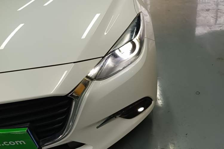 Used Mazda 3 Axela 2017 Sedan 1.5L Automatic Luxury Model Emission Standard China V Left Front Headlight