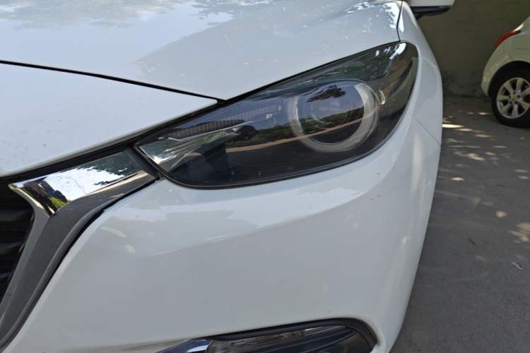 Used Mazda 3 Axela 2017 Sedan 1.5L Automatic Luxury Model Emission Standard China V Left Front Headlight