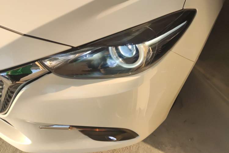 Used Mazda 3 Axela 2017 Sedan 1.5L Automatic Luxury Model Emission Standard China V Left Front Headlight
