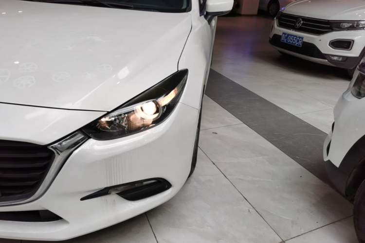 Used Mazda 3 Axela 2017 Sedan 1.5L Automatic Comfort Model Emission Standard China V Left Front Headlight