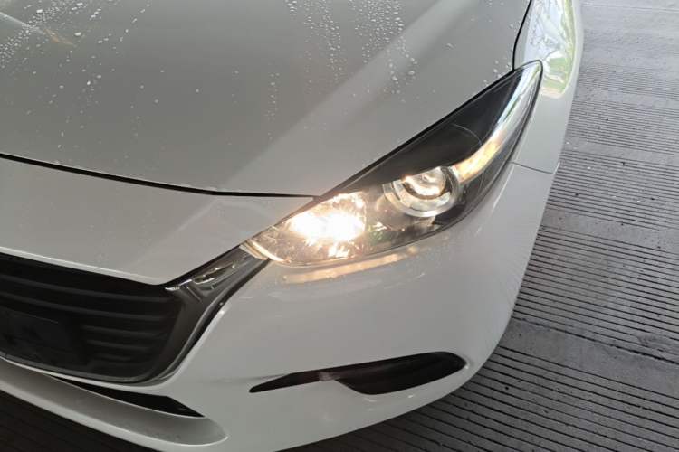 Used Mazda 3 Axela 2017 Sedan 1.5L Automatic Comfort Model Emission Standard China V Left Front Headlight