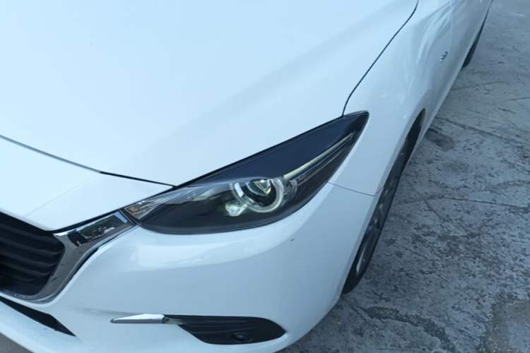 Used Mazda 3 Axela 2017 Hatchback 2.0L Automatic Luxury Model Emission Standard China V Left Front Headlight