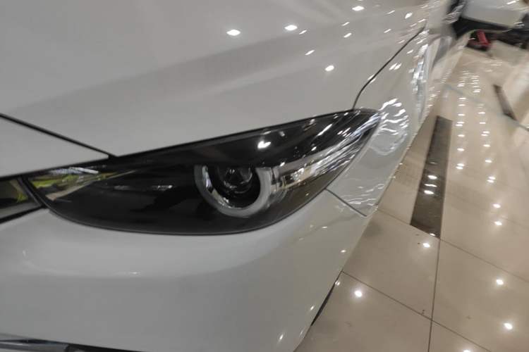 Used Mazda 3 Axela 2017 Sedan 1.5L Automatic Luxury Model Emission Standard China V Left Front Headlight