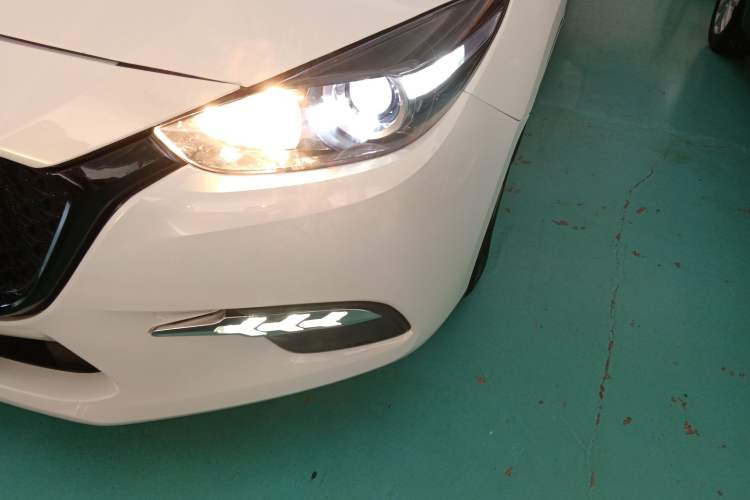 Used Mazda 3 Axela 2017 Sedan 1.5L Automatic Comfort Model Emission Standard China V Left Front Headlight