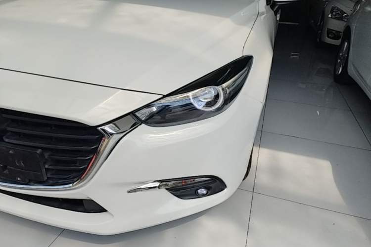 Used Mazda 3 Axela 2017 Sedan 1.5L Automatic Luxury Model Emission Standard China V Left Front Headlight