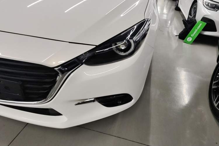Used Mazda 3 Axela 2017 Hatchback 1.5L Automatic Luxury Model Emission Standard China V Left Front Headlight