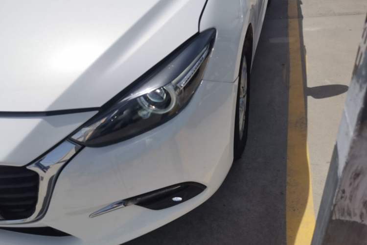 Used Mazda 3 Axela 2017 Sedan 1.5L Automatic Luxury Model Emission Standard China V Left Front Headlight