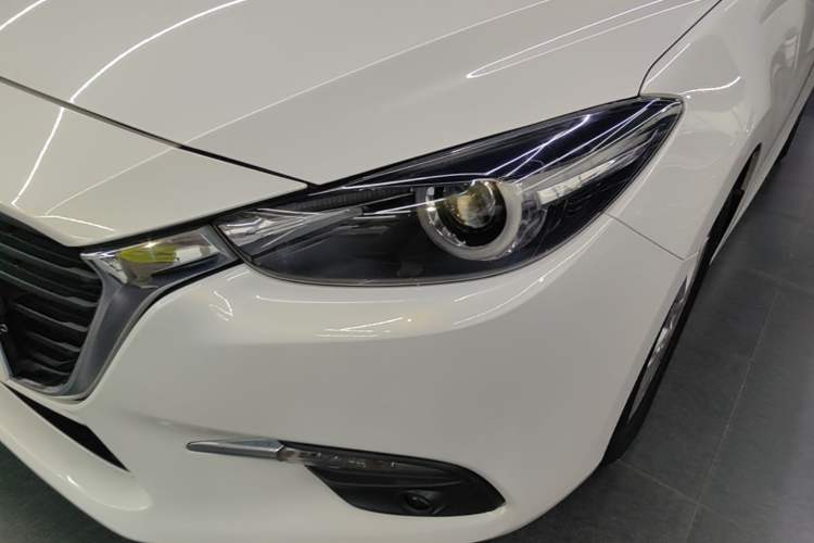 Used Mazda 3 Axela 2017 Sedan 1.5L Automatic Luxury Model Emission Standard China V Left Front Headlight