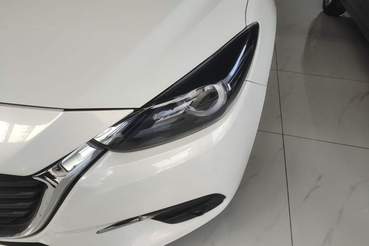 Used Mazda 3 Axela 2017 Sedan 1.5L Automatic Luxury Model Emission Standard China V Left Front Headlight