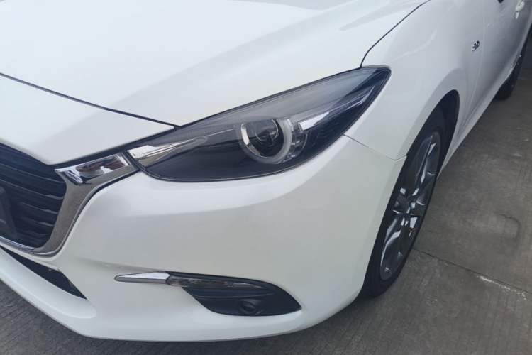 Used Mazda 3 Axela 2017 Hatchback 2.0L Automatic Luxury Model Emission Standard China V Left Front Headlight