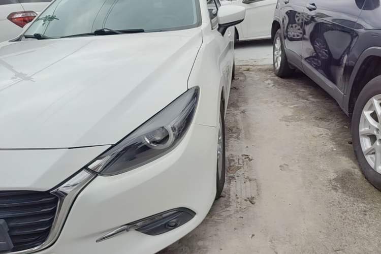 Used Mazda 3 Axela 2017 Hatchback 1.5L Automatic Luxury Model China VI Standard Left Front Headlight