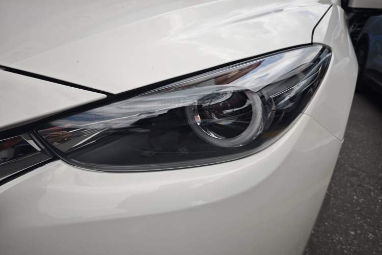 Used Mazda 3 Axela 2017 Hatchback 2.0L Automatic Luxury Model Emission Standard China V Left Front Headlight