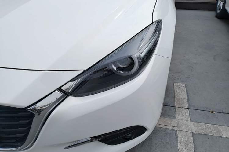 Used Mazda 3 Axela 2017 Sedan 1.5L Automatic Luxury Model China VI Standard Left Front Headlight