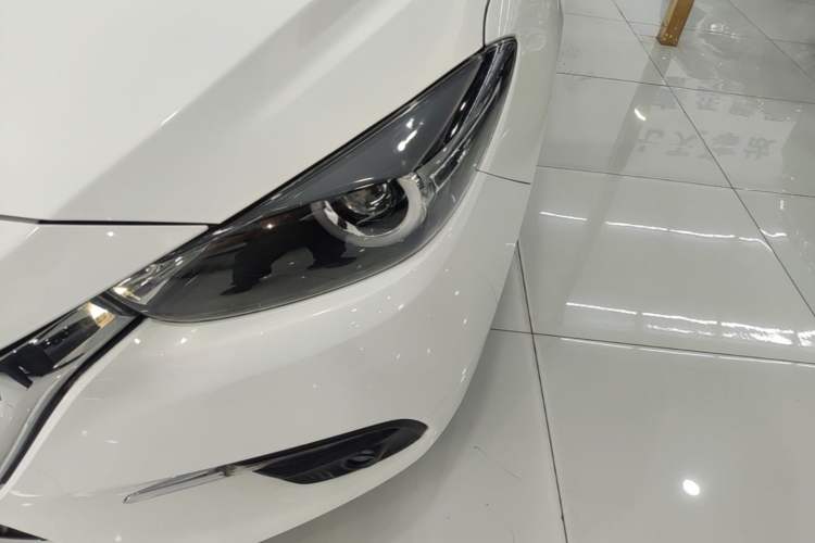 Used Mazda 3 Axela 2017 Sedan 1.5L Automatic Luxury Model Emission Standard China V Left Front Headlight