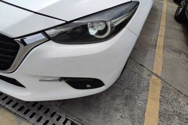 Used Mazda 3 Axela 2017 Hatchback 1.5L Automatic Luxury Model Emission Standard China V Left Front Headlight