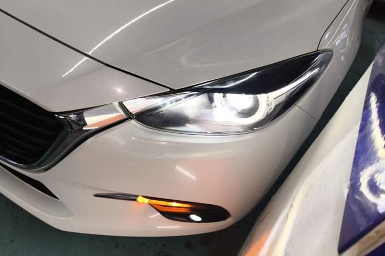 Used Mazda 3 Axela 2017 Sedan 1.5L Automatic Luxury Model Emission Standard China V Left Front Headlight
