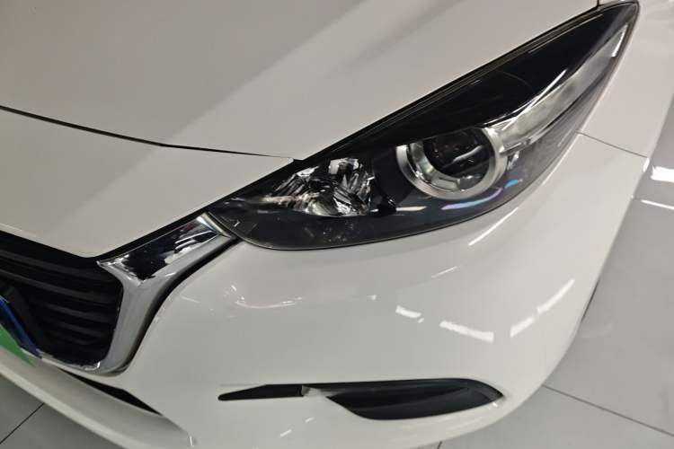 Used Mazda 3 Axela 2017 Sedan 1.5L Automatic Comfort Model Emission Standard China V Left Front Headlight