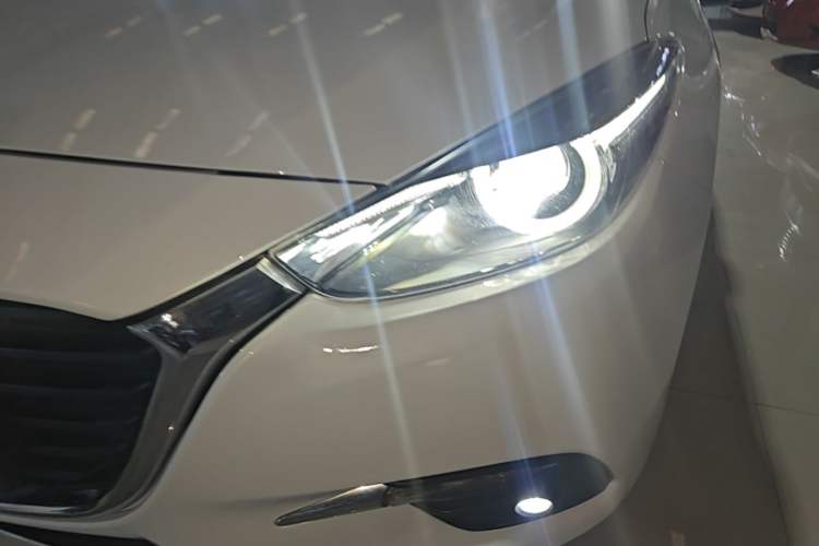 Used Mazda 3 Axela 2017 Sedan 1.5L Automatic Luxury Model Emission Standard China V Left Front Headlight