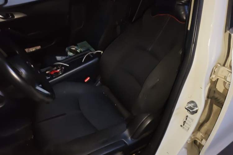Used Mazda 3 Axela 2017 Sedan 1.5L Automatic Luxury Model China VI Standard Left Front Seat
