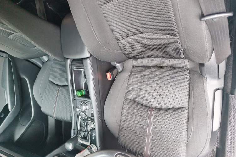 Used Mazda 3 Axela 2017 Sedan 1.5L Automatic Luxury Model China VI Standard Left Front Seat