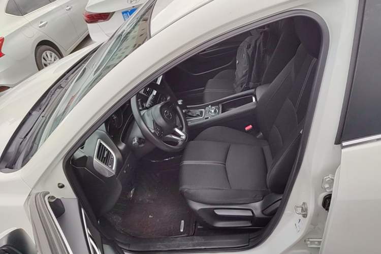 Used Mazda 3 Axela 2017 Hatchback 1.5L Automatic Luxury Model China VI Standard Left Front Seat
