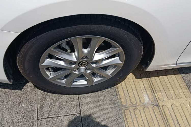 Used Mazda 3 Axela 2017 Hatchback 1.5L Automatic Luxury Model Emission Standard China V Left Front Wheel Hub