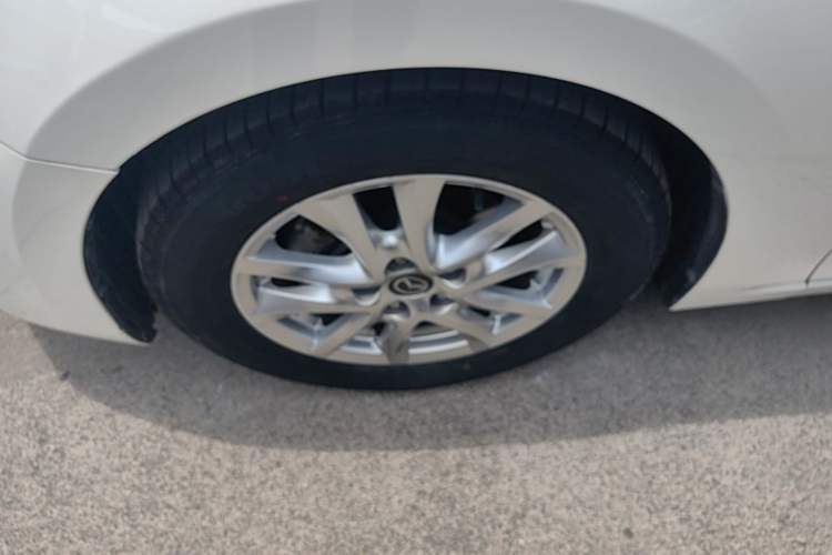 Used Mazda 3 Axela 2017 Hatchback 1.5L Automatic Comfort Model Emission Standard China V Left Front Wheel Hub