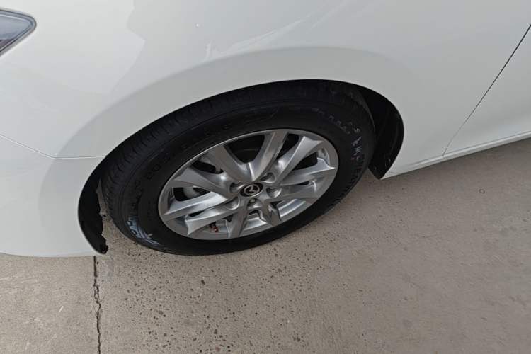 Used Mazda 3 Axela 2017 Sedan 1.5L Automatic Luxury Model Emission Standard China V Left Front Wheel Hub