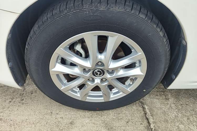 Used Mazda 3 Axela 2017 Sedan 1.5L Automatic Luxury Model Emission Standard China V Left Front Wheel Hub