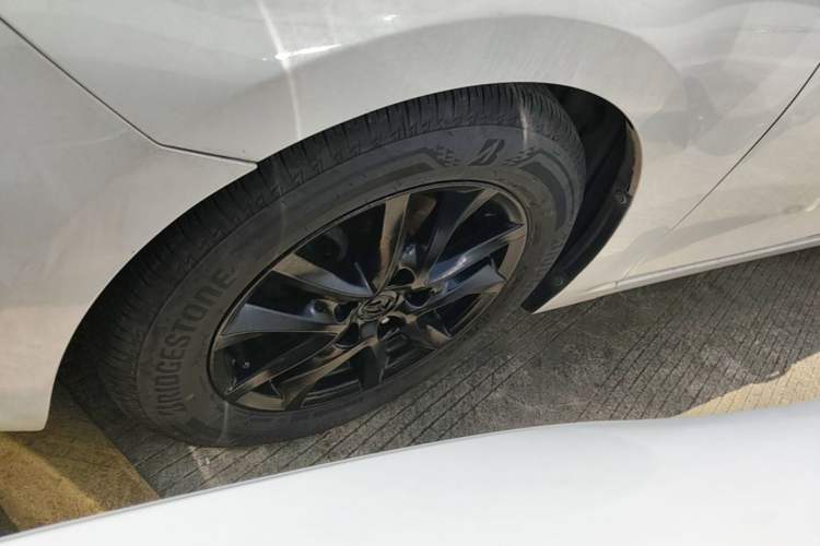 Used Mazda 3 Axela 2017 Sedan 1.5L Automatic Luxury Model Emission Standard China V Left Front Wheel Hub