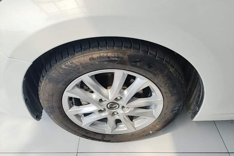 Used Mazda 3 Axela 2017 Sedan 1.5L Automatic Luxury Model Emission Standard China V Left Front Wheel Hub