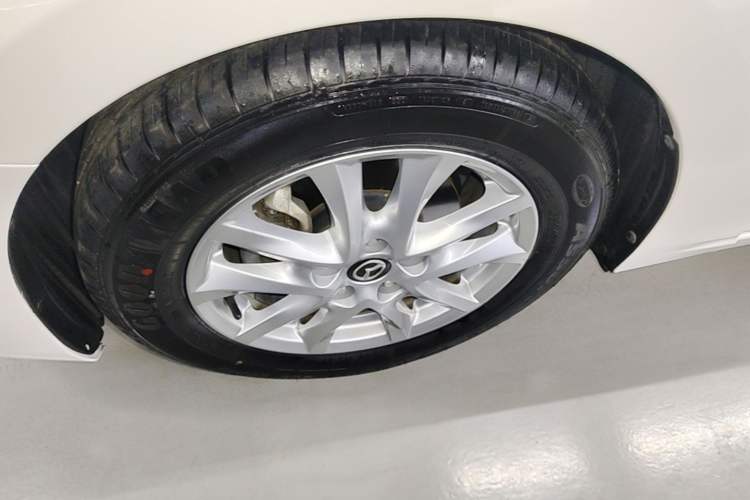 Used Mazda 3 Axela 2017 Hatchback 1.5L Automatic Luxury Model Emission Standard China V Left Front Wheel Hub
