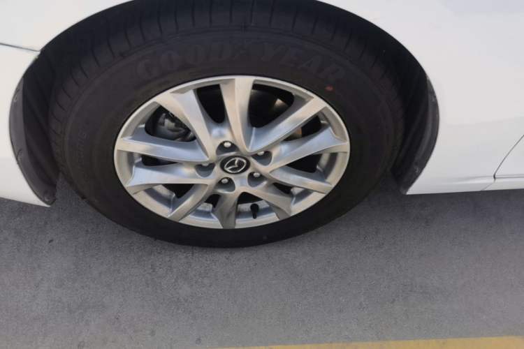 Used Mazda 3 Axela 2017 Sedan 1.5L Automatic Luxury Model Emission Standard China V Left Front Wheel Hub