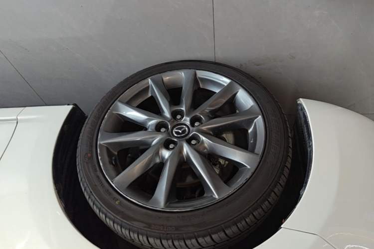 Used Mazda 3 Axela 2017 Hatchback 2.0L Automatic Luxury Model Emission Standard China V Left Front Wheel Hub