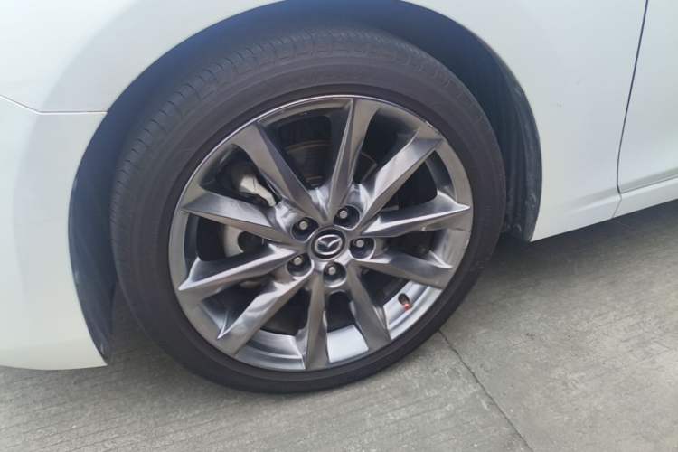 Used Mazda 3 Axela 2017 Hatchback 2.0L Automatic Luxury Model Emission Standard China V Left Front Wheel Hub
