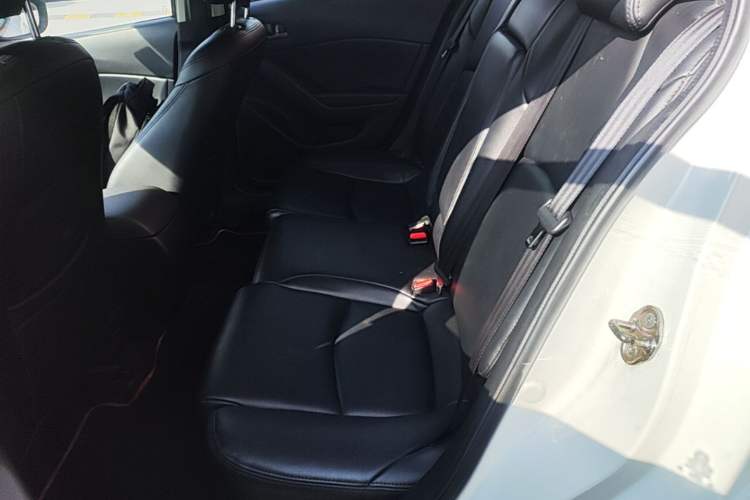 Used Mazda 3 Axela 2017 Sedan 1.5L Automatic Comfort Model Emission Standard China V Left Rear Seat