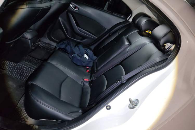 Used Mazda 3 Axela 2017 Sedan 1.5L Automatic Luxury Model Emission Standard China V Left Rear Seat