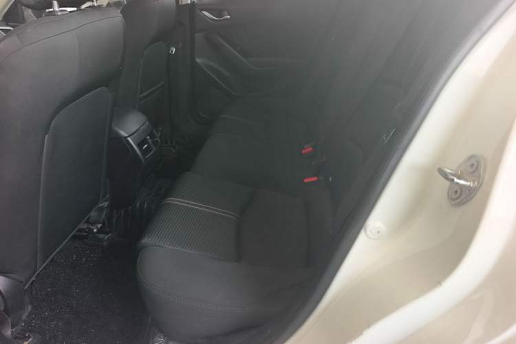 Used Mazda 3 Axela 2017 Sedan 1.5L Automatic Luxury Model Emission Standard China V Left Rear Seat