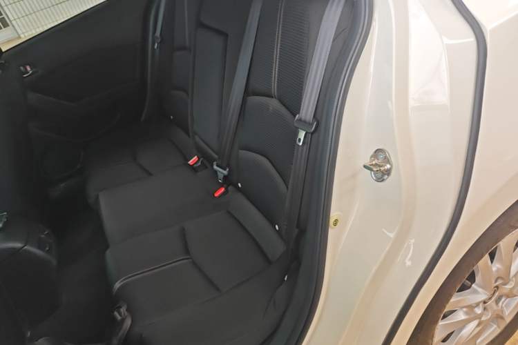 Used Mazda 3 Axela 2017 Sedan 1.5L Automatic Luxury Model Emission Standard China V Left Rear Seat