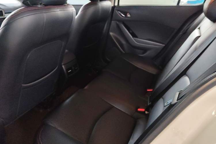 Used Mazda 3 Axela 2017 Sedan 1.5L Automatic Luxury Model Emission Standard China V Left Rear Seat