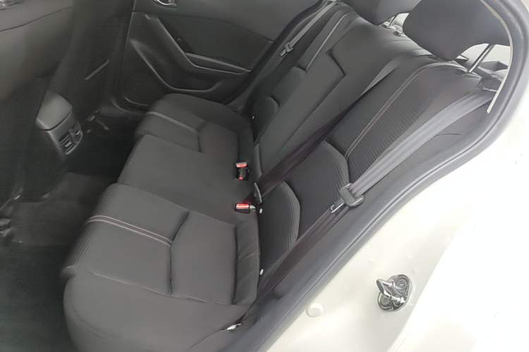 Used Mazda 3 Axela 2017 Sedan 1.5L Automatic Luxury Model Emission Standard China V Left Rear Seat