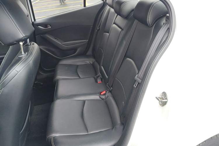 Used Mazda 3 Axela 2017 Sedan 1.5L Automatic Comfort Model Emission Standard China V Left Rear Seat