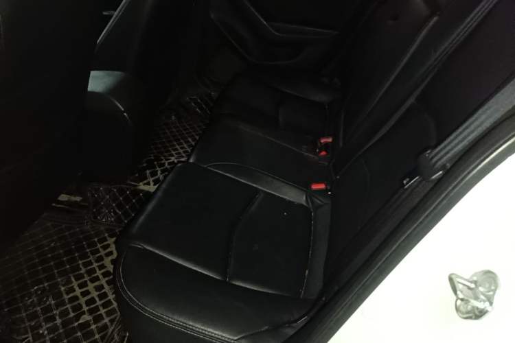 Used Mazda 3 Axela 2017 Sedan 1.5L Automatic Comfort Model Emission Standard China V Left Rear Seat