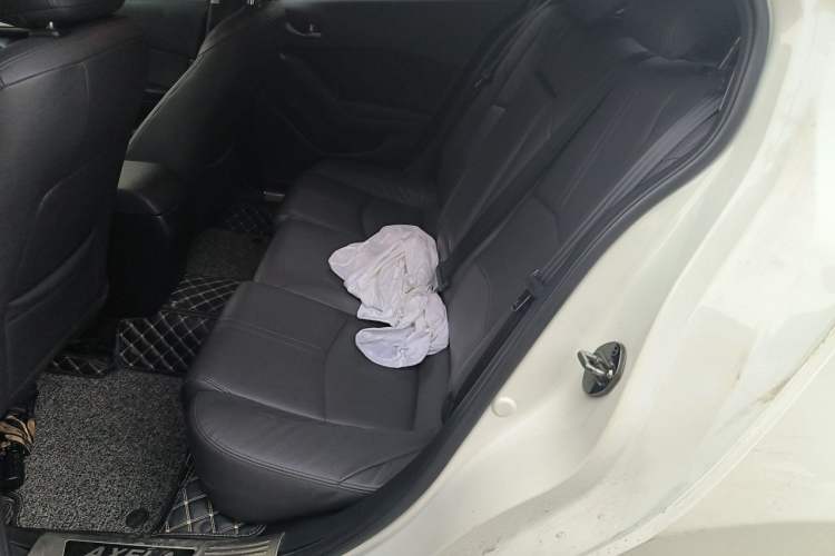 Used Mazda 3 Axela 2017 Sedan 1.5L Automatic Comfort Model Emission Standard China V Left Rear Seat