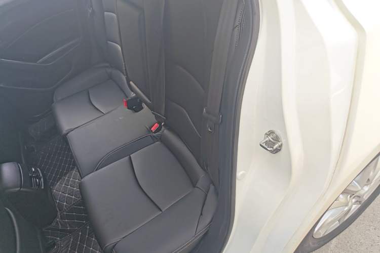 Used Mazda 3 Axela 2017 Sedan 1.5L Automatic Luxury Model Emission Standard China V Left Rear Seat
