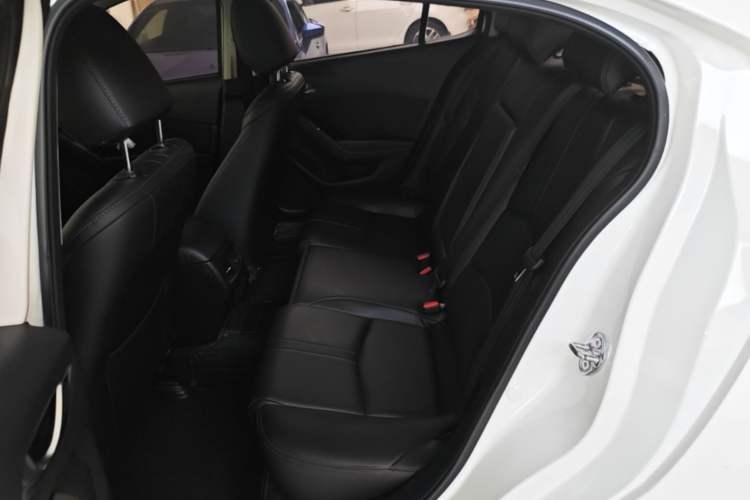 Used Mazda 3 Axela 2017 Sedan 1.5L Automatic Luxury Model Emission Standard China V Left Rear Seat