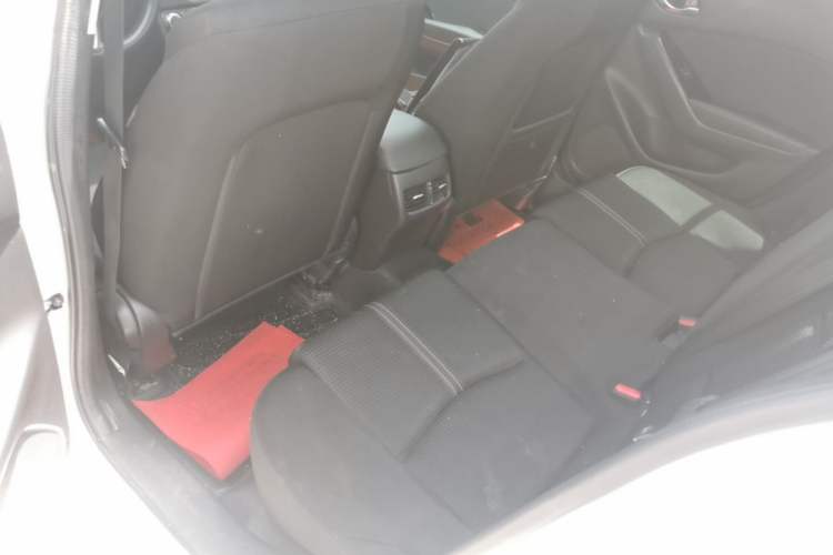 Used Mazda 3 Axela 2017 Sedan 1.5L Automatic Luxury Model Emission Standard China V Left Rear Seat
